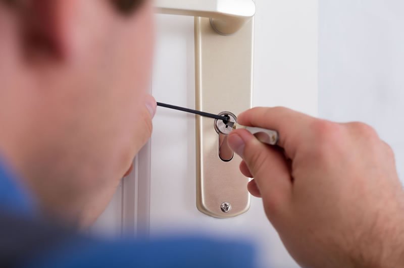 locksmith,residential locksmith,emergency locksmith,24 hour locksmith,mobile locksmith,locked out of home